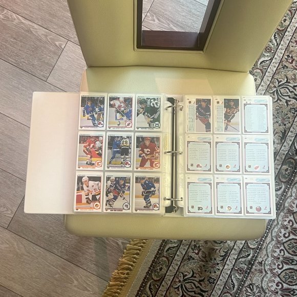 1990-1991 Upper Deck NHL Hockey Card Set! - Picture 12 of 16